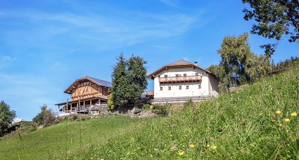 platzbon bergbauernhof suedtirol.jpg